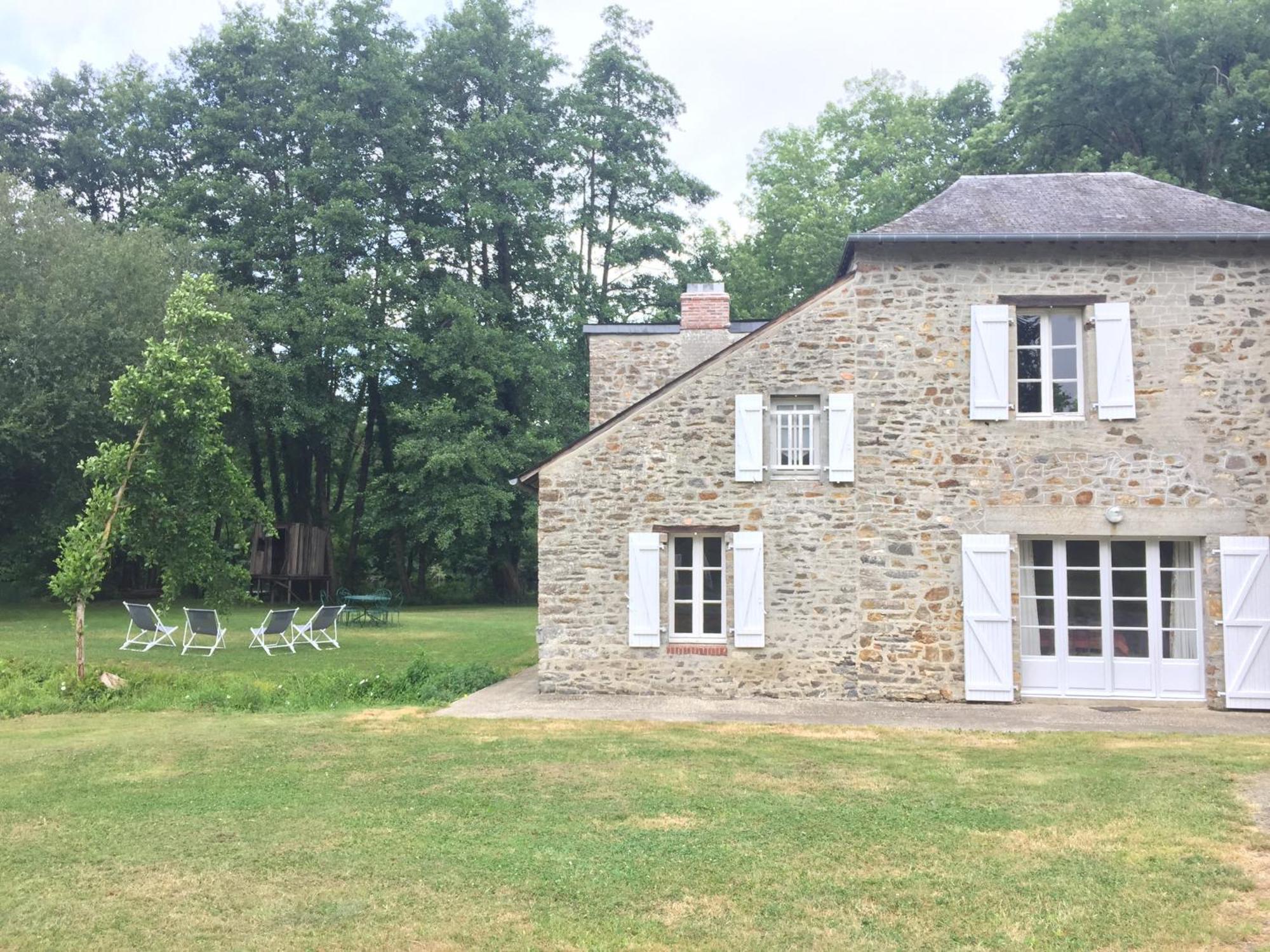 Domaine Des Vaulx - Locations De Cabanes Insolites La Baconniere エクステリア 写真