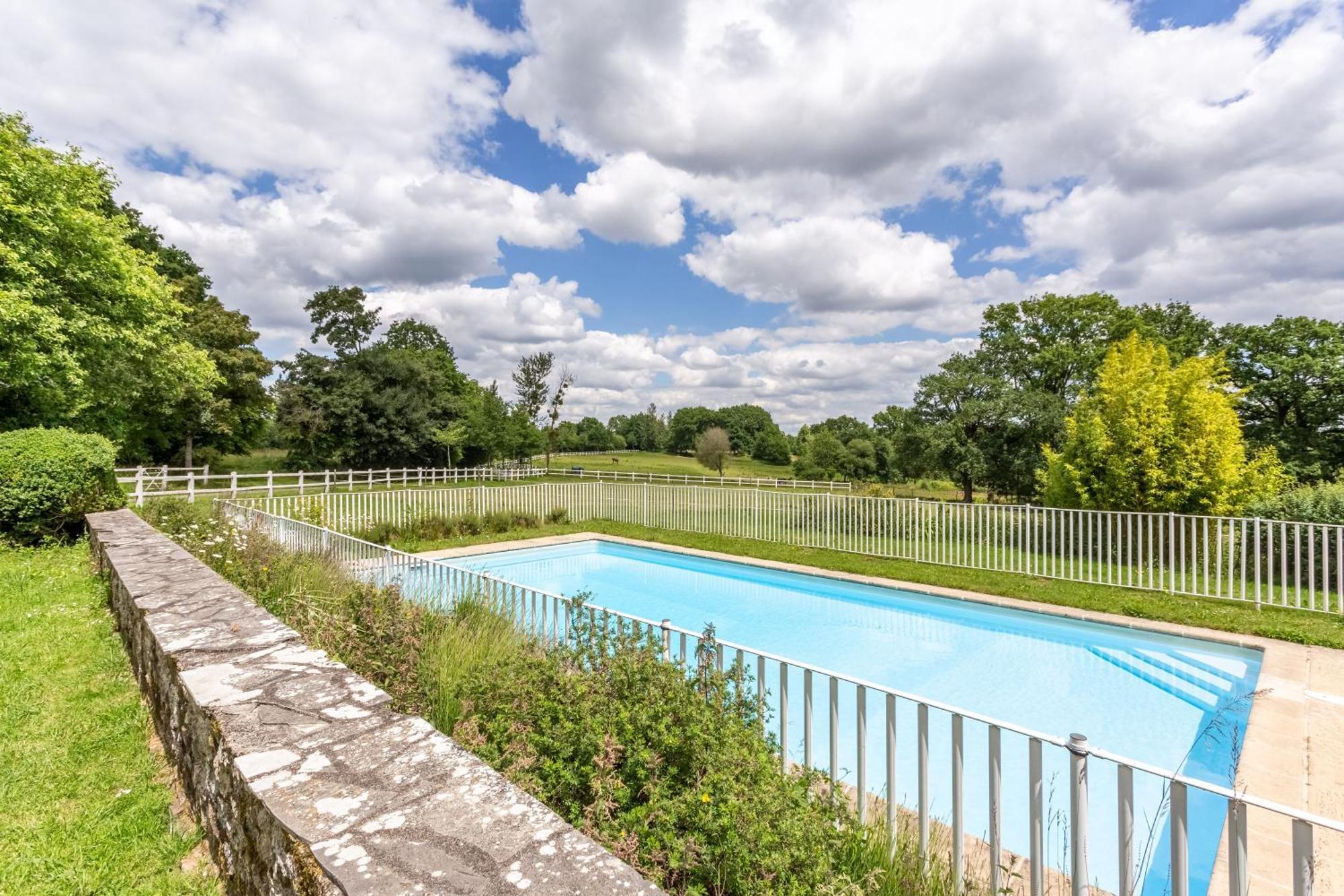 Domaine Des Vaulx - Locations De Cabanes Insolites La Baconniere エクステリア 写真