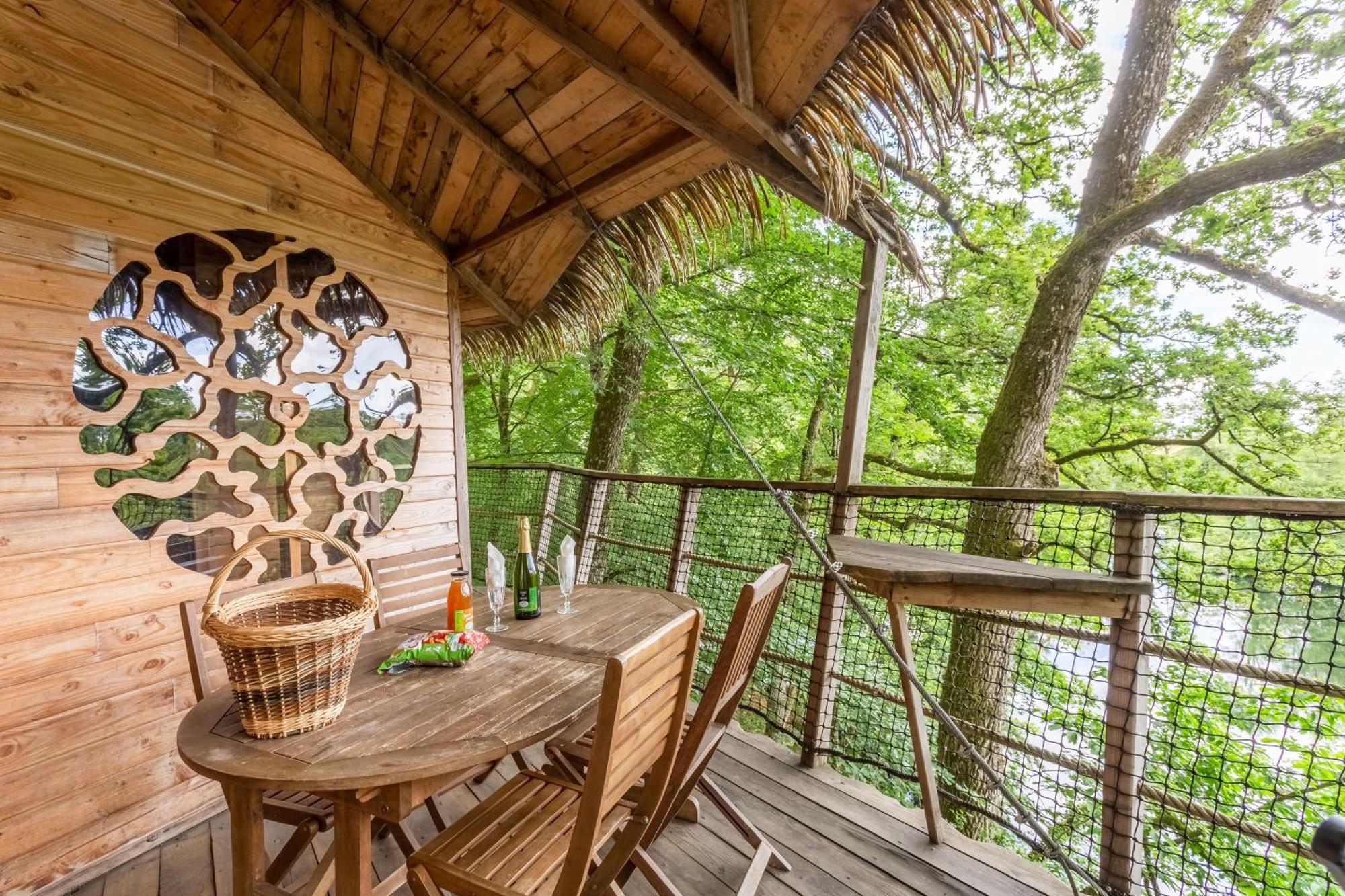 Domaine Des Vaulx - Locations De Cabanes Insolites La Baconniere エクステリア 写真