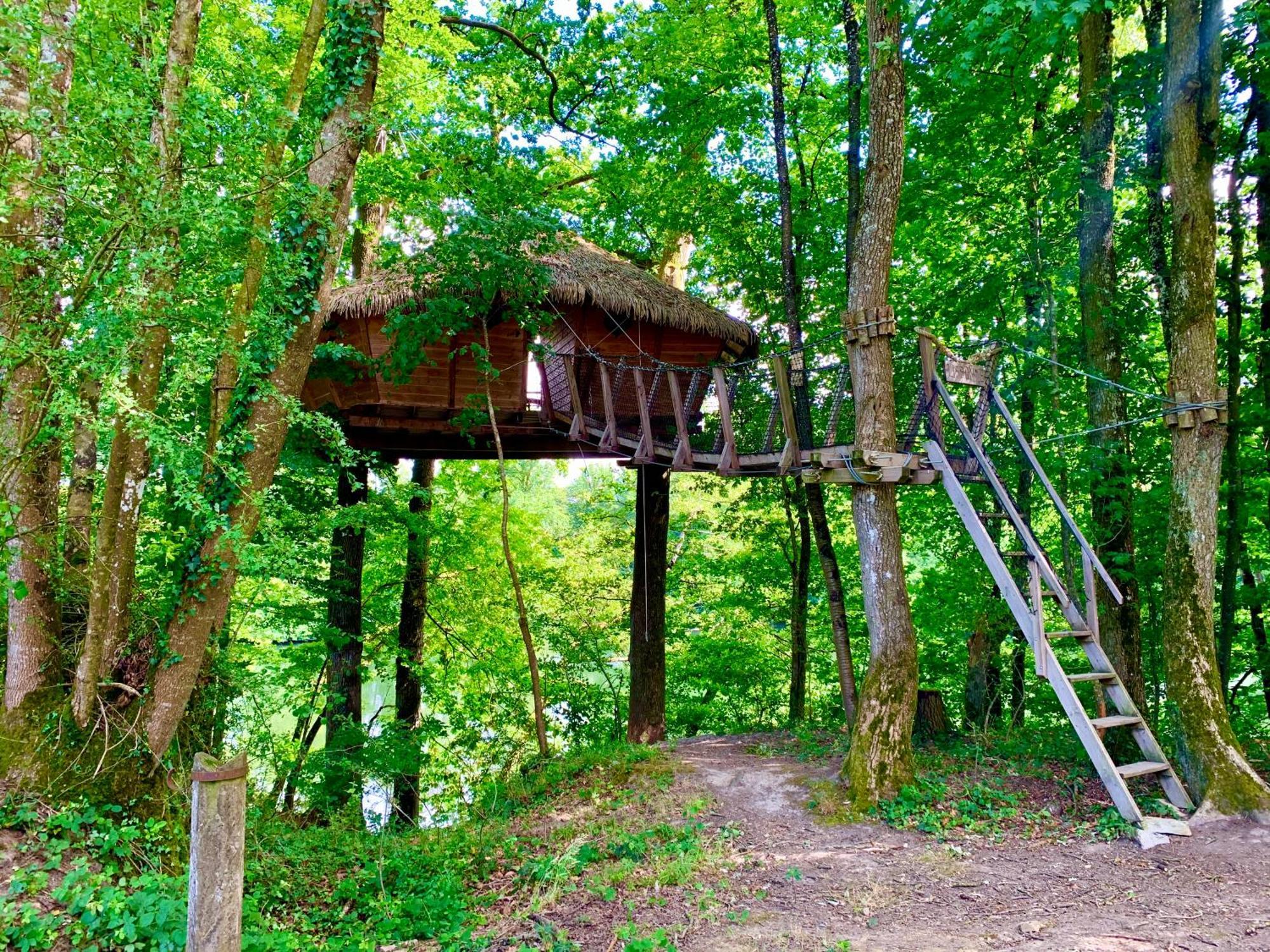 Domaine Des Vaulx - Locations De Cabanes Insolites La Baconniere エクステリア 写真