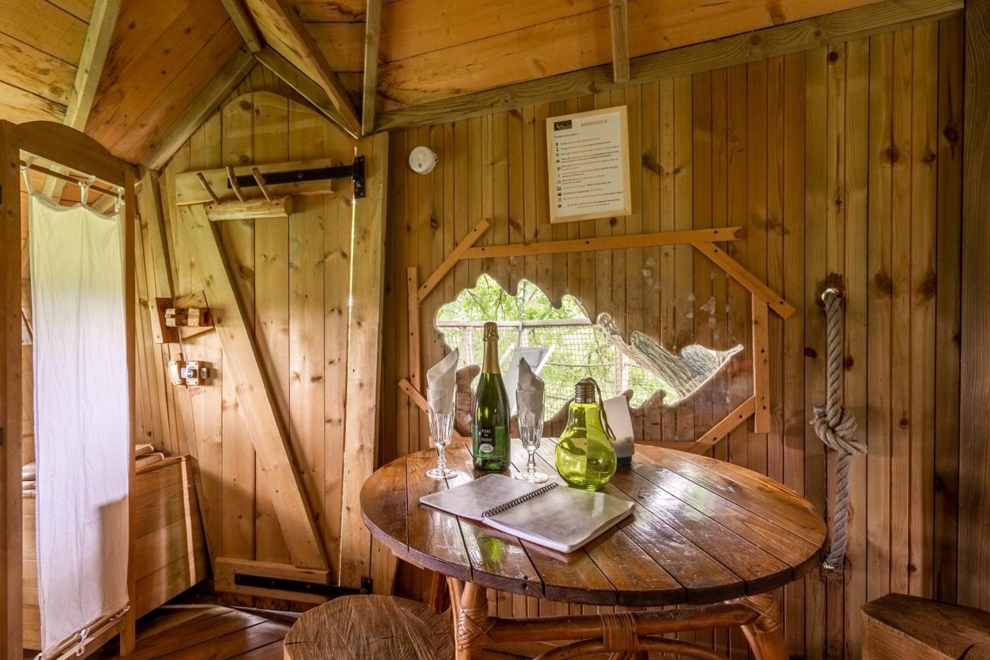 Domaine Des Vaulx - Locations De Cabanes Insolites La Baconniere エクステリア 写真